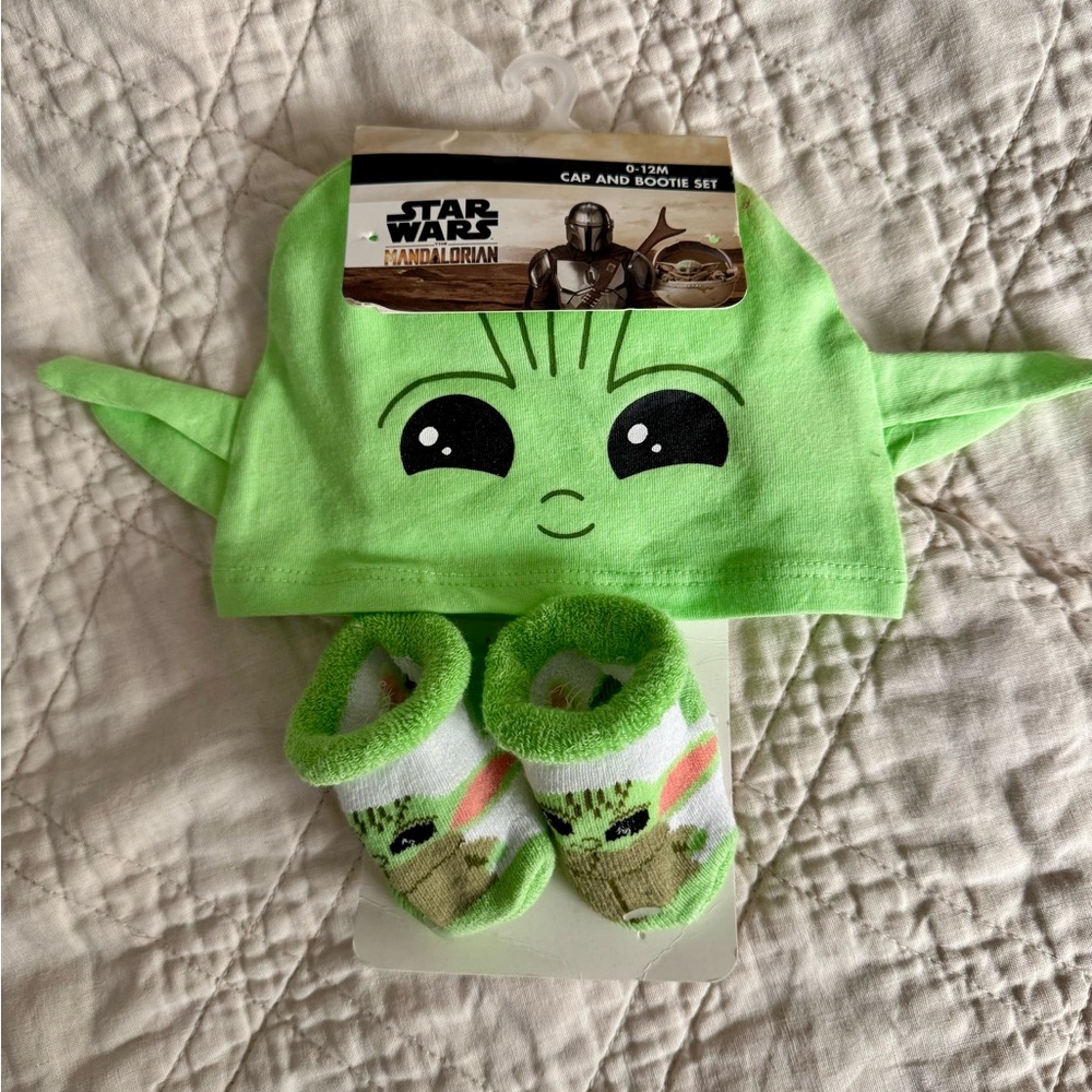 Star Wars Mandalorian Green Baby Yoda Hat and Booties